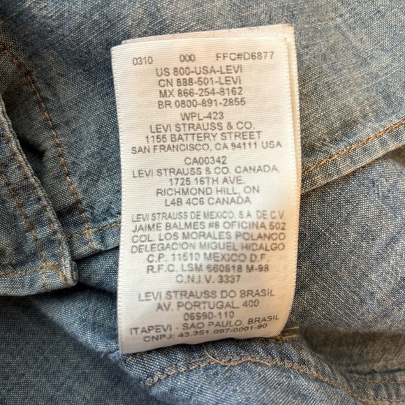 Levi's Women's Chambray 100% Cotton Denim Button Down Shirt Medium - Picture 9 of 10